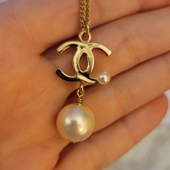 SALE !!!!Auth Chanel Pearl Necklace w/ a 24 inch chain/ adjustable/Gorgeous ❤️ - Picture 5 of 7
